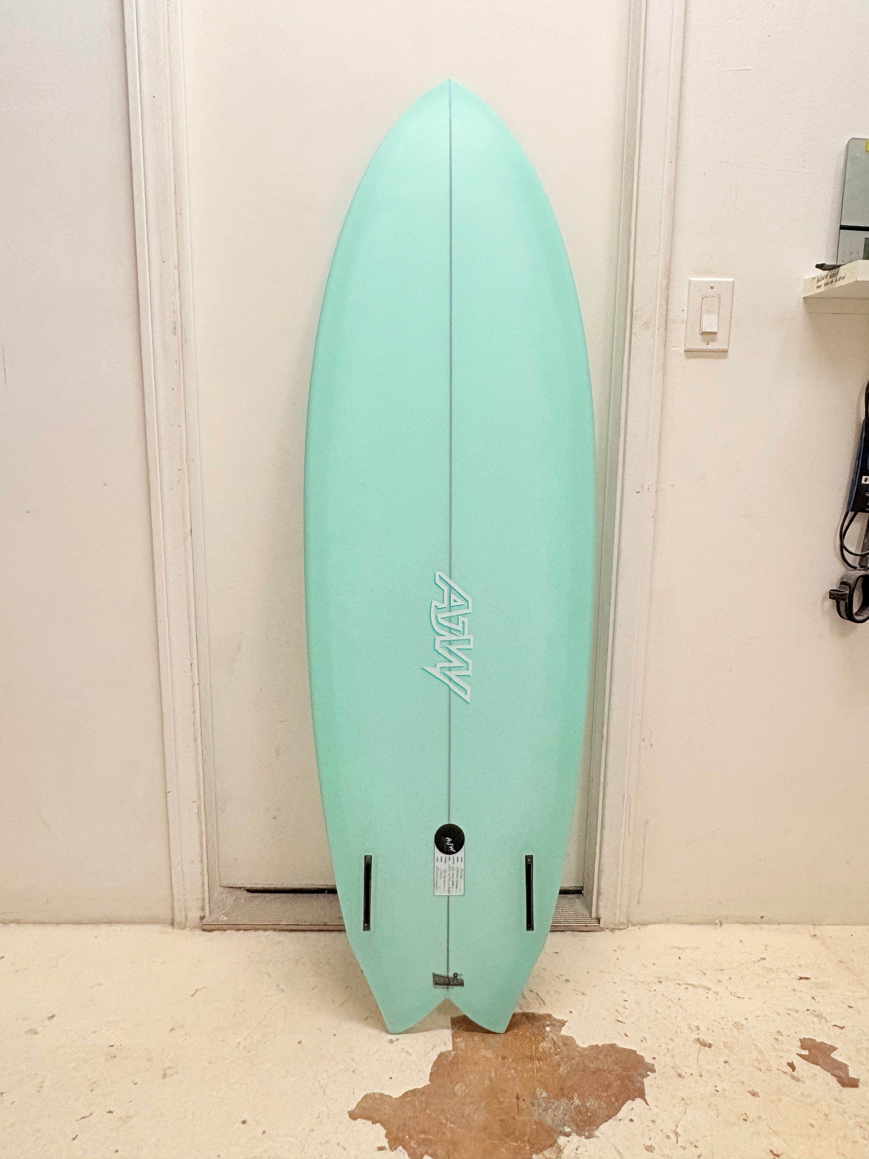 (NEW) Classic Twin 5'6 x 19.5 x 2.45 30.46L Futures