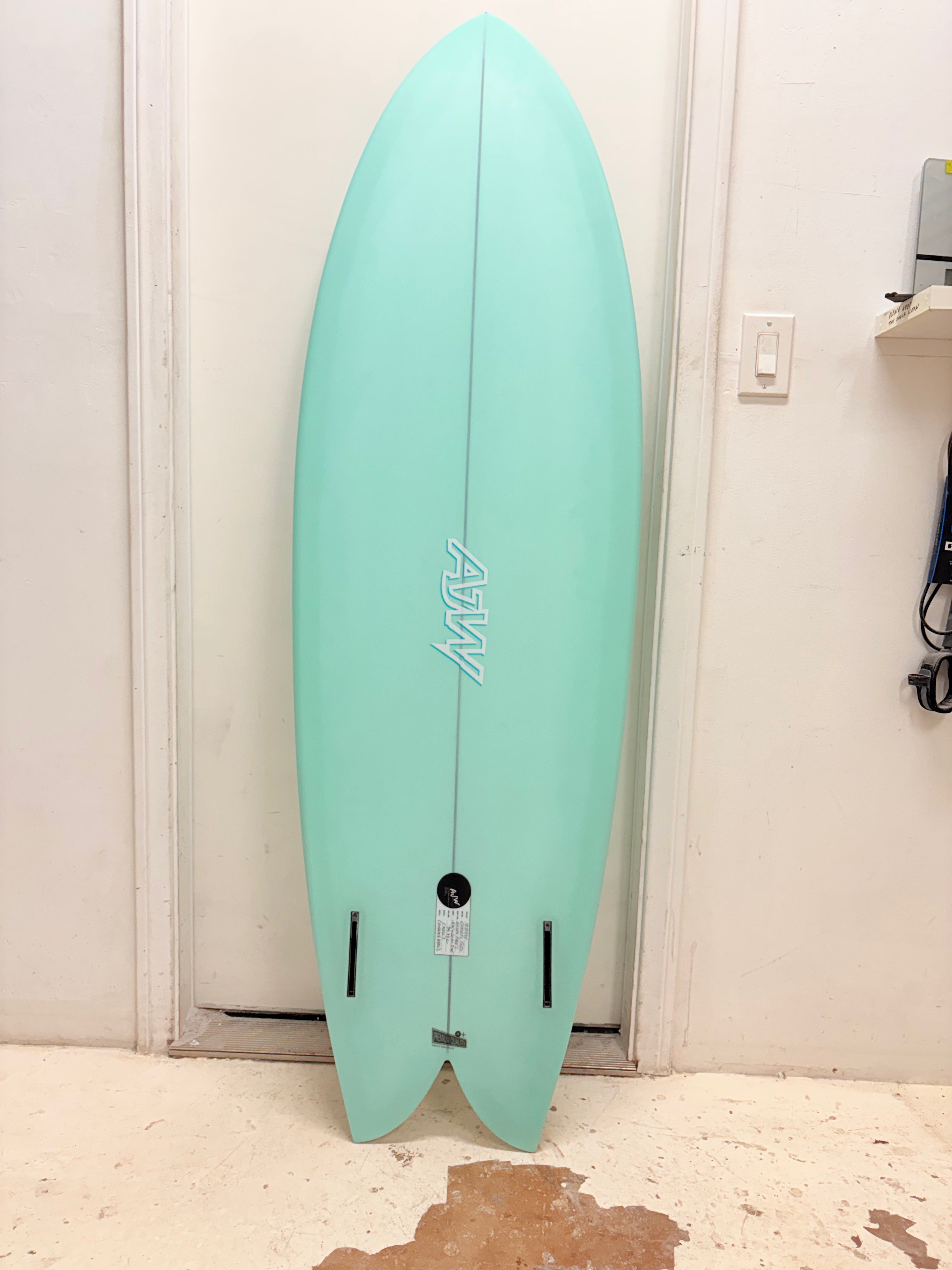 (NEW) Classic Twin 5'10 x 20.75 x 2.45 34.33L Futures