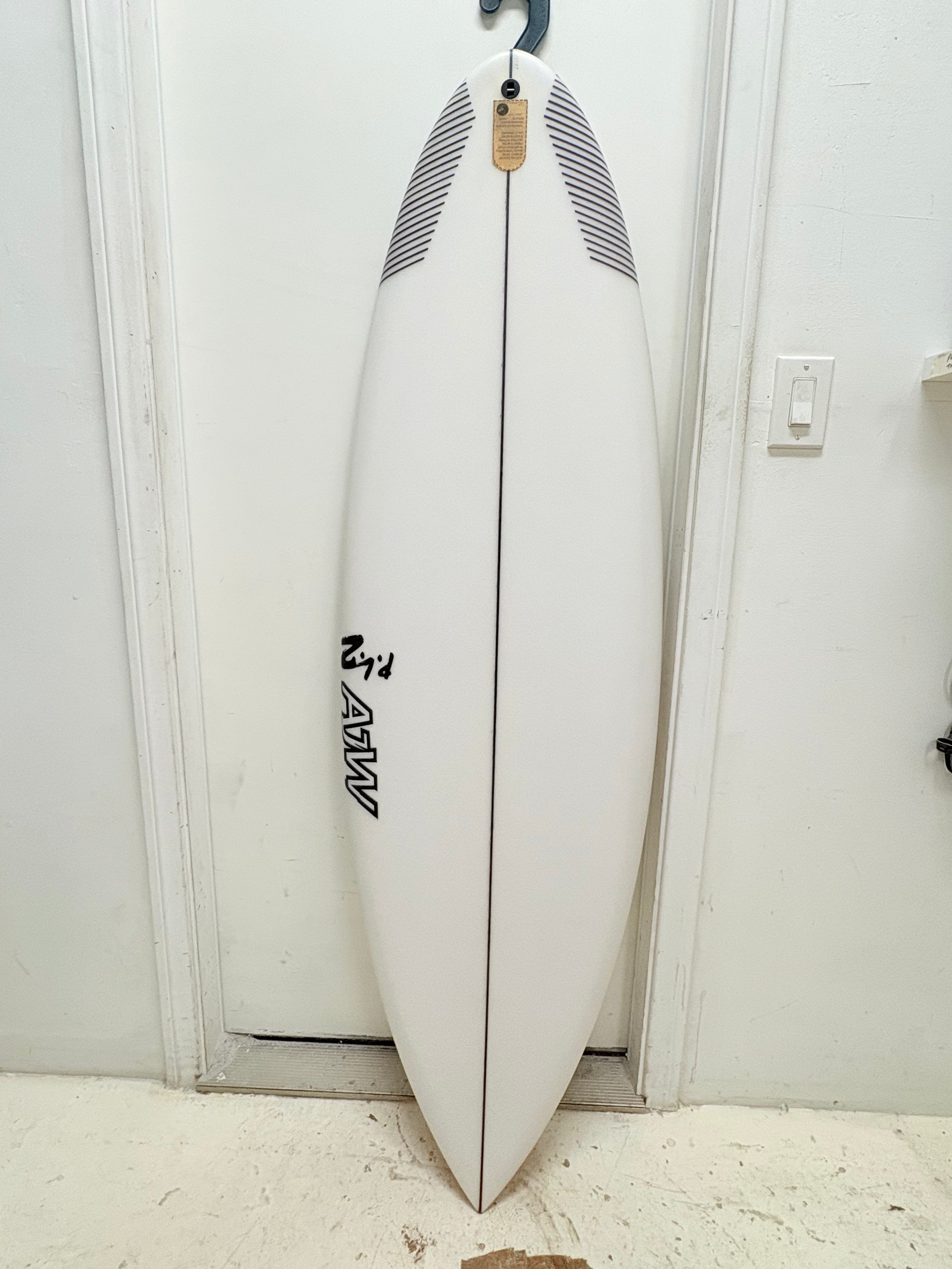 (NEW) Potato Launcher II 5'7 x 19.6 x 2.3L 27L Futures