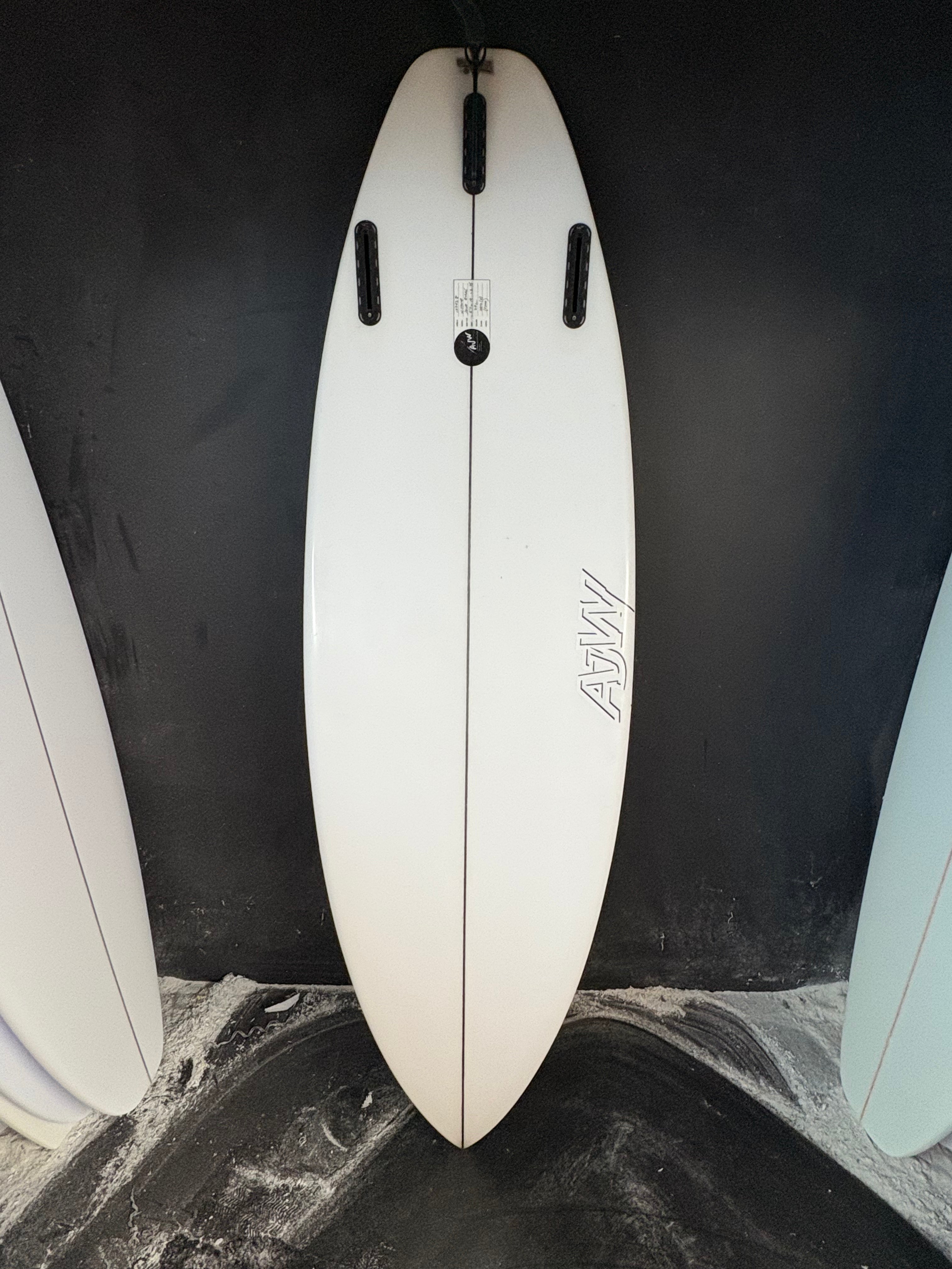 (USED) Jacob Burke X-Stump 5'7 x 19 x 2.35 27L Futures