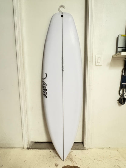 (NEW) Black Magic 5'11 x 20.5 x 2.5 33L FCS II